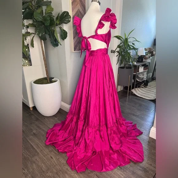 NWT 68062 Mac Duggal Ieena Cut-Out Ruffled Satin Gown Size 6